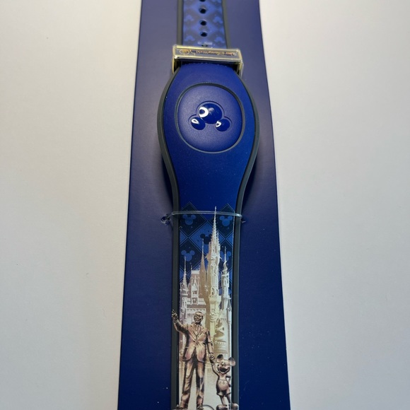 Disney’s 50th Anniversary Limited Edition Park Exclusive MagicBand - Picture 3 of 4